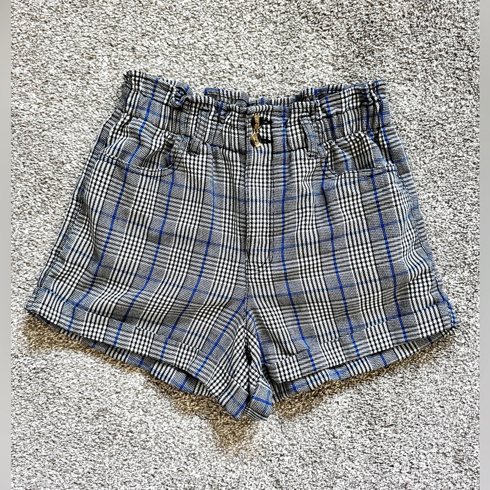 2/$15 AMERICAN EAGLE High waisted paperbag shorts Blue Black Plaid Size 8